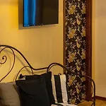 Aurora فندق